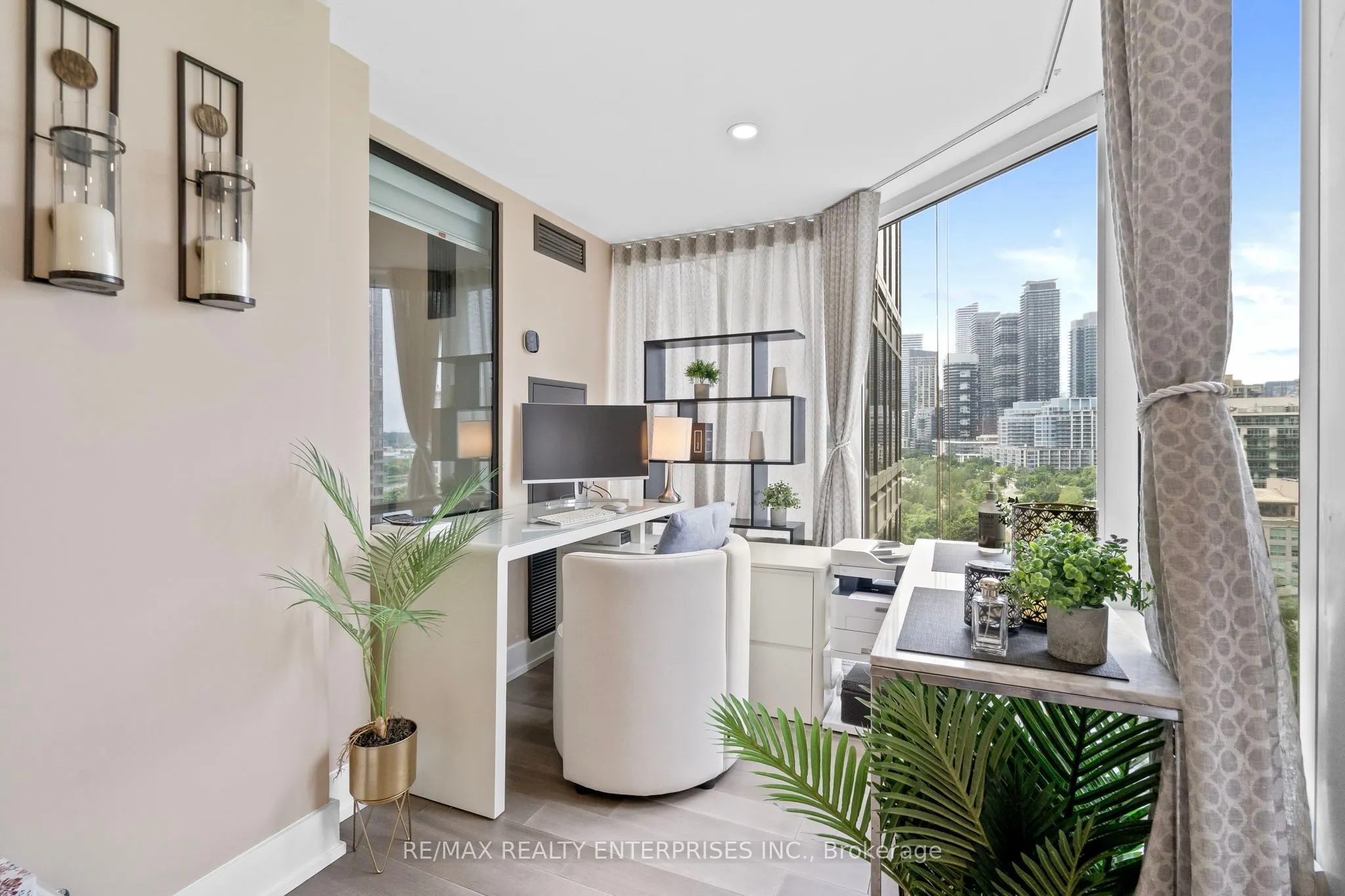1 Palace Pier Court, #1208