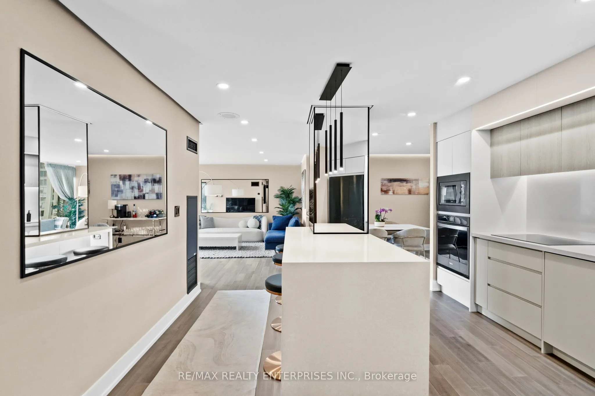 1 Palace Pier Court, #1208