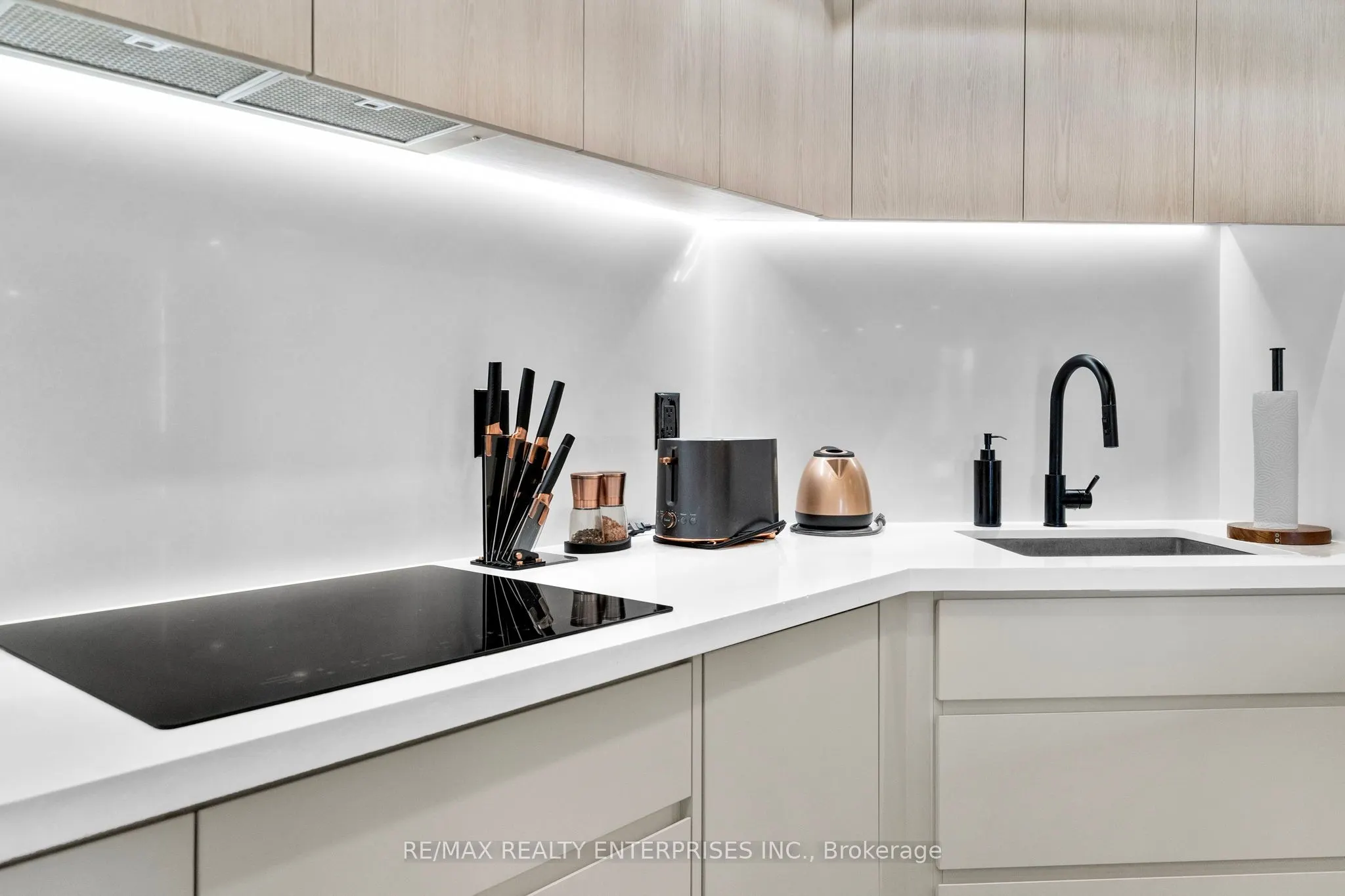 1 Palace Pier Court, #1208
