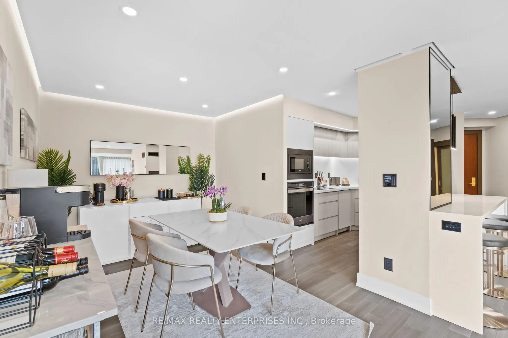 1 Palace Pier Court, #1208