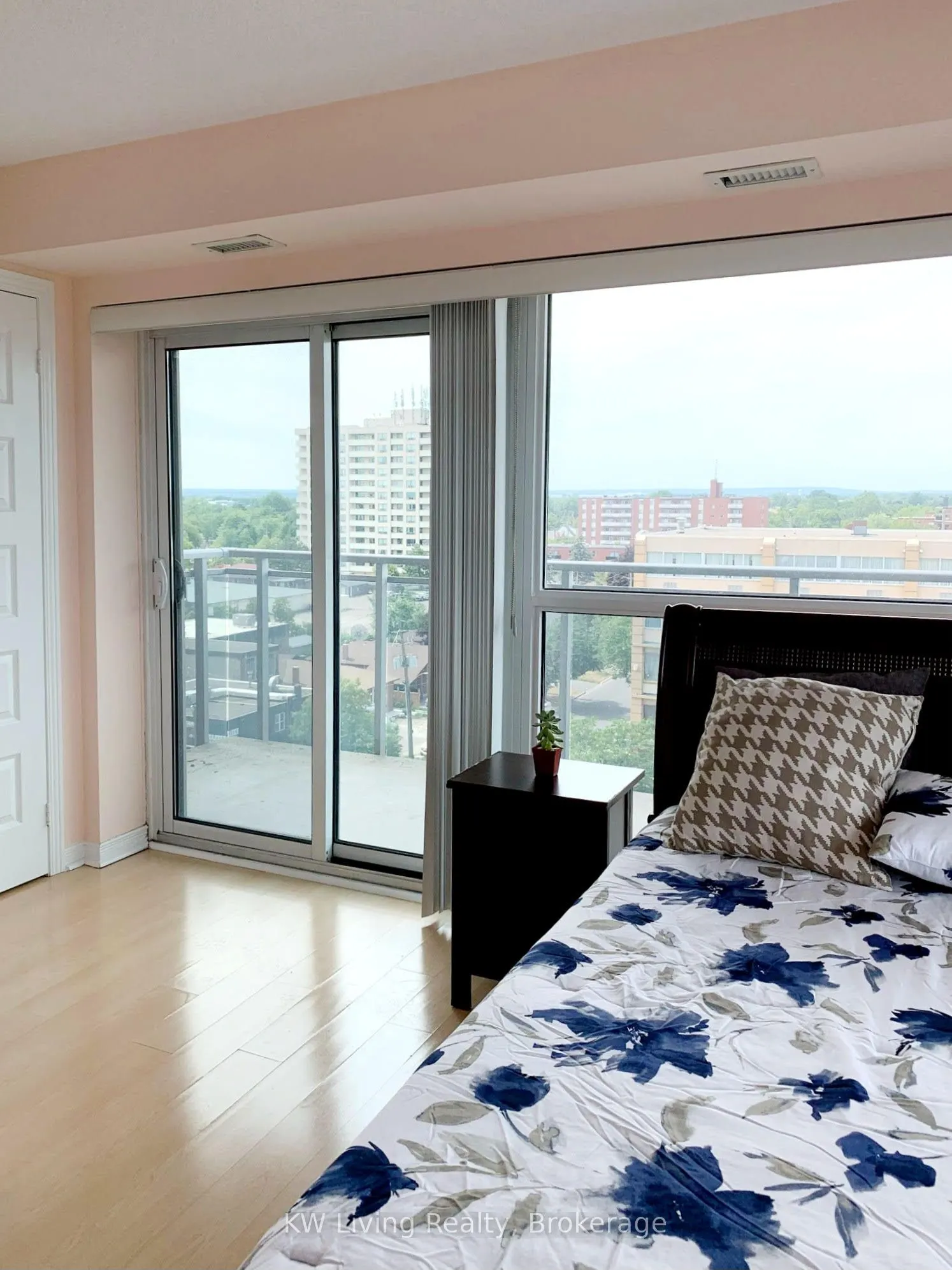 215 Queen Street E, #810