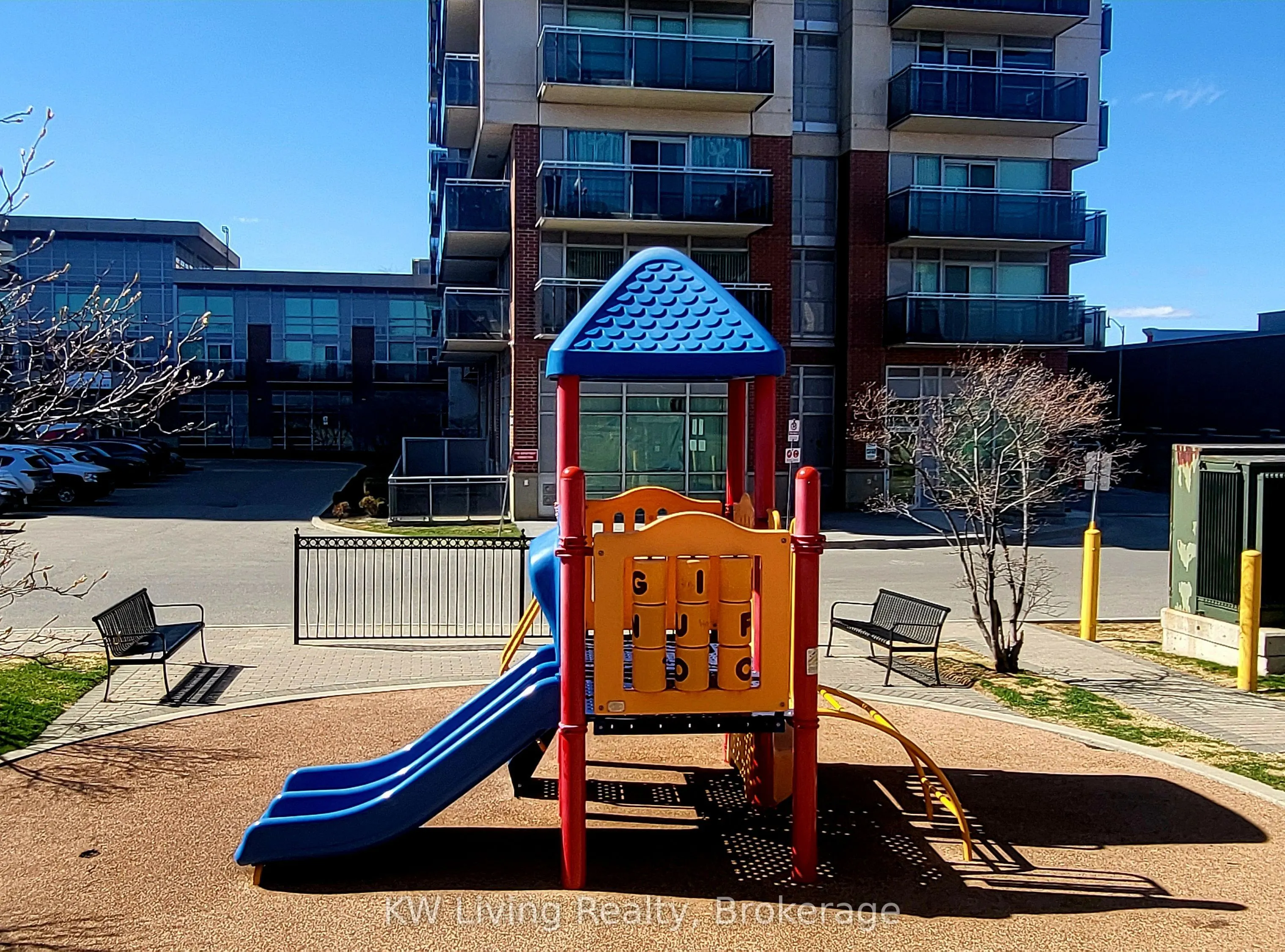 215 Queen Street E, #810