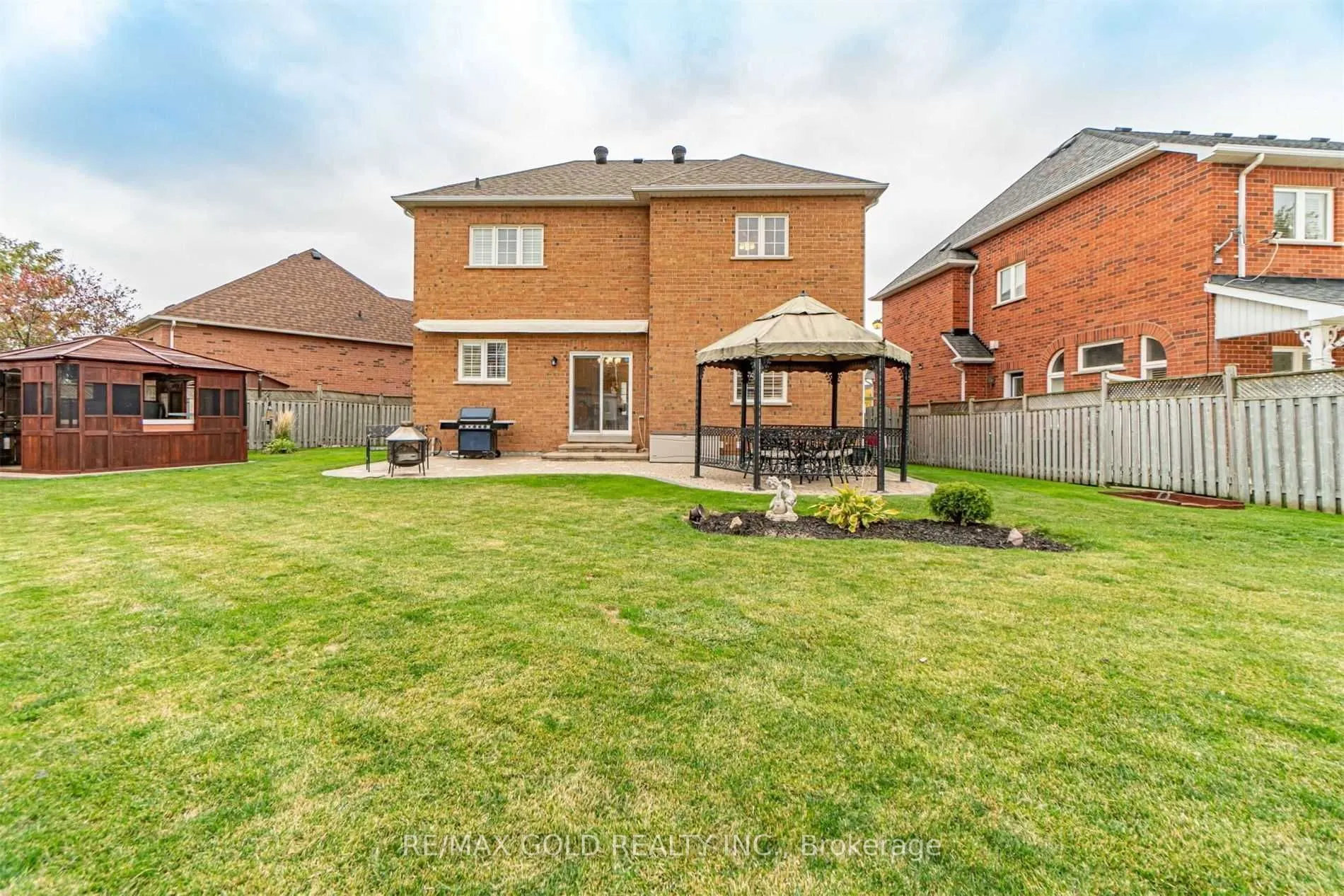 28 Hillson Court W