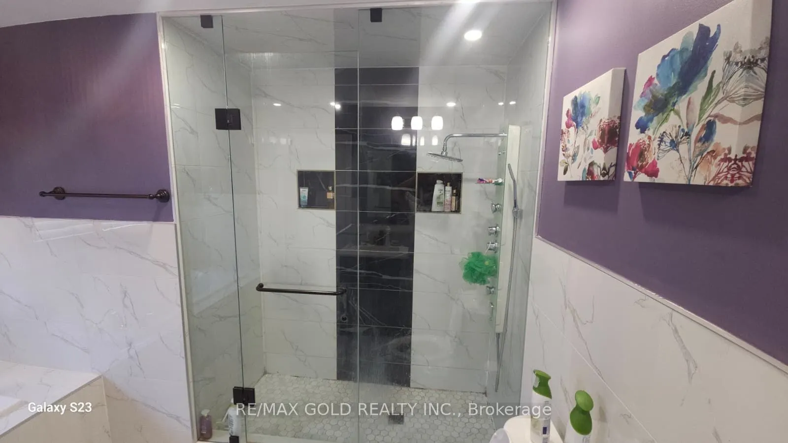 28 Hillson Court W