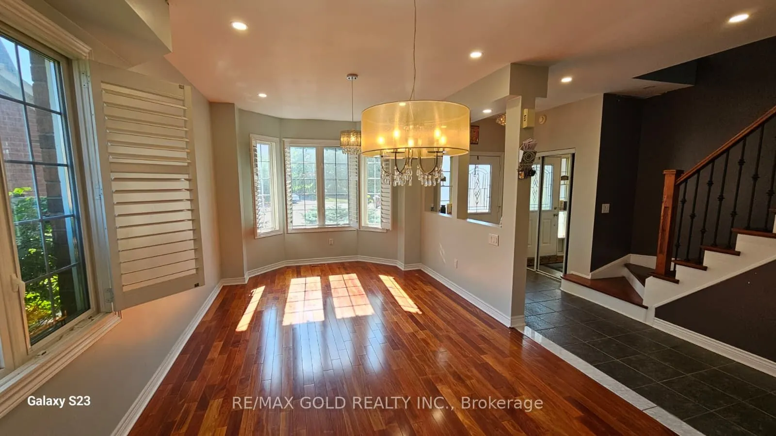 28 Hillson Court W