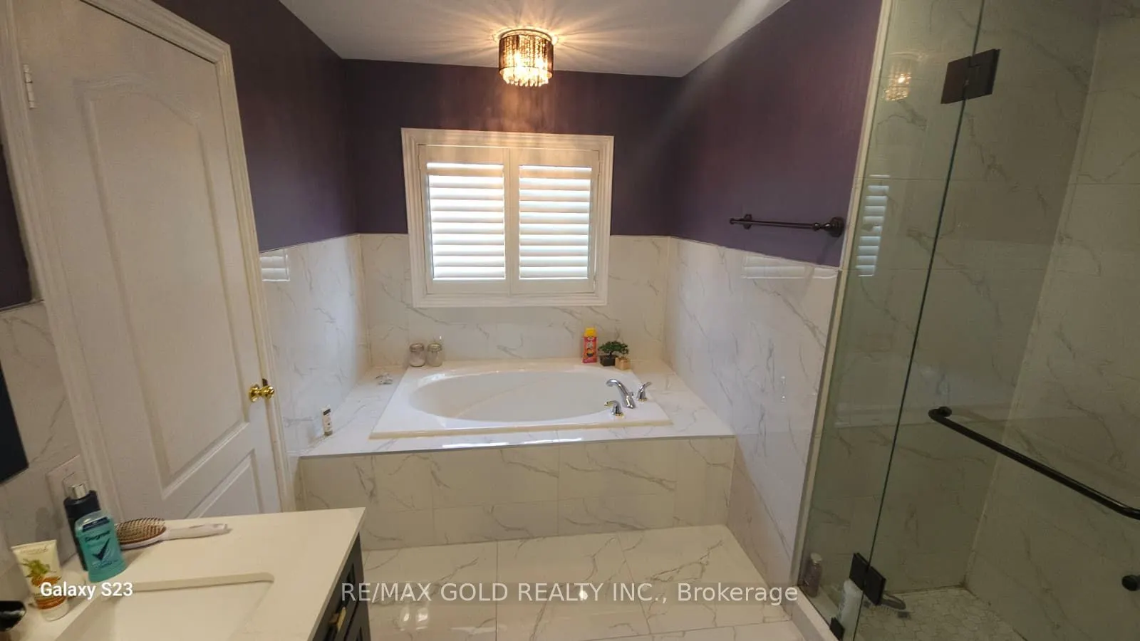28 Hillson Court W