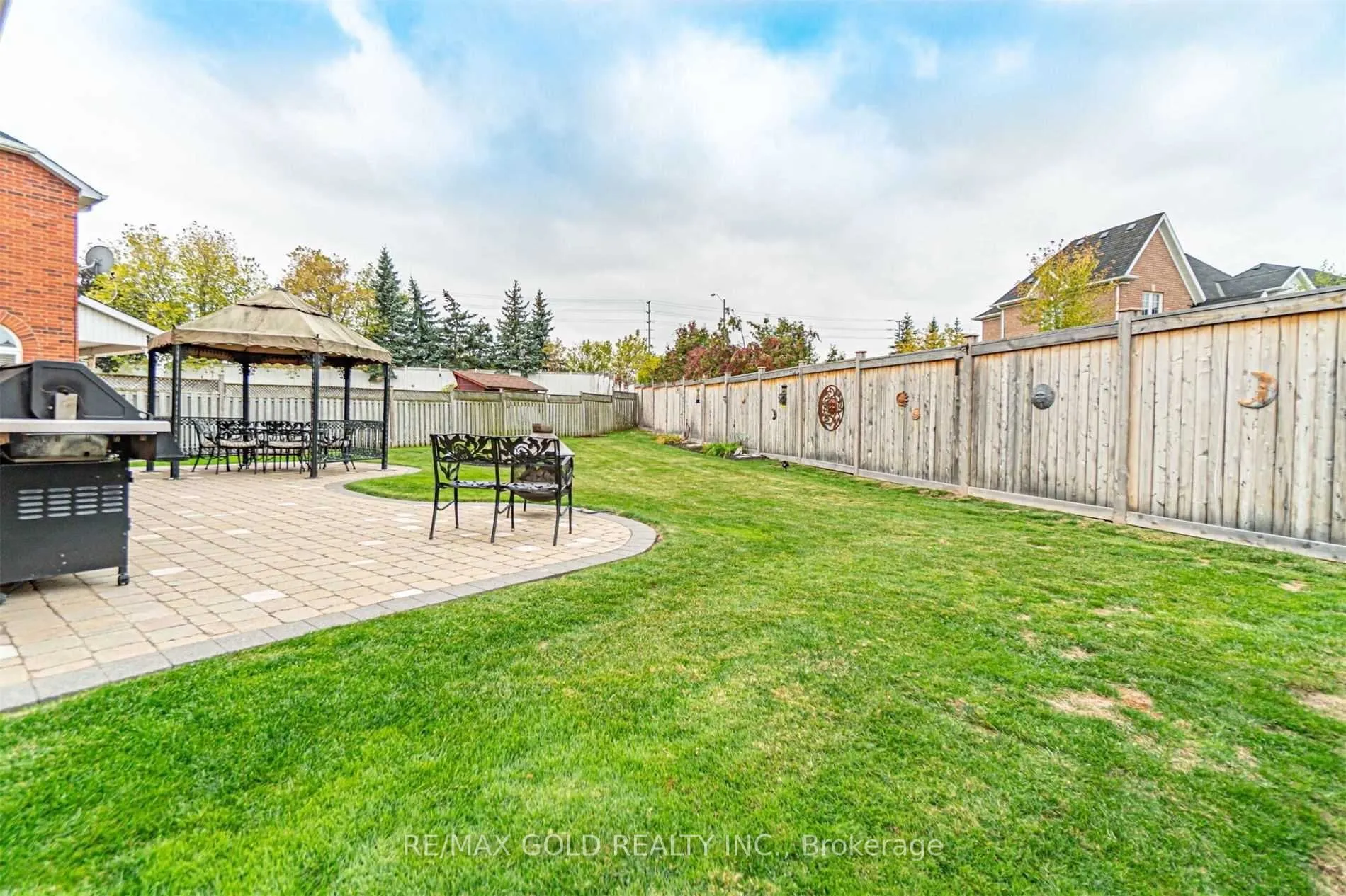 28 Hillson Court W