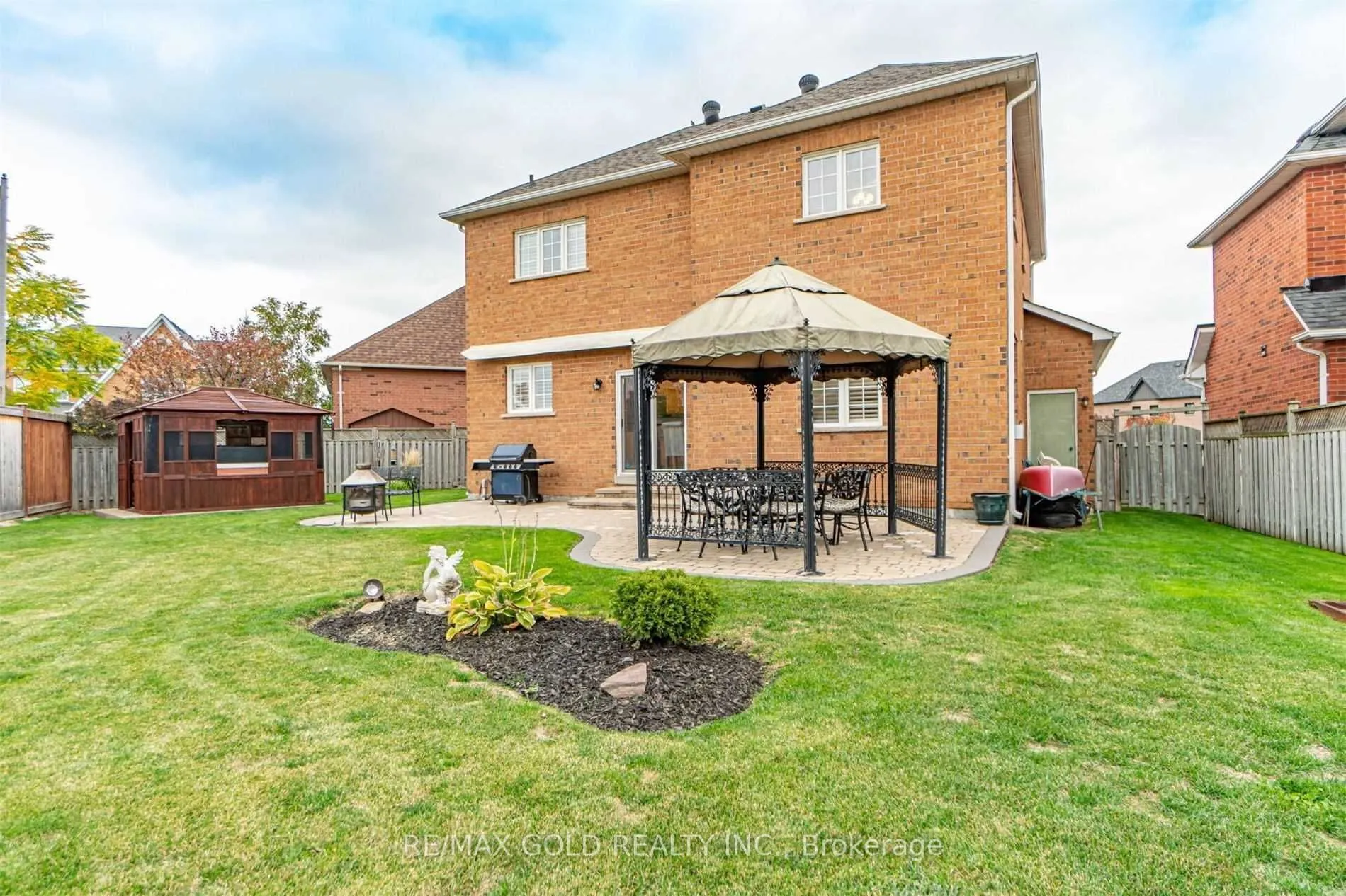 28 Hillson Court W