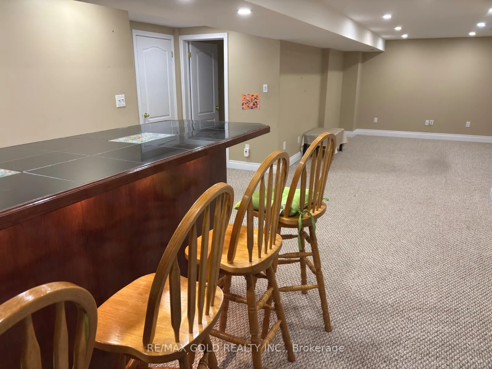 28 Hillson Court W