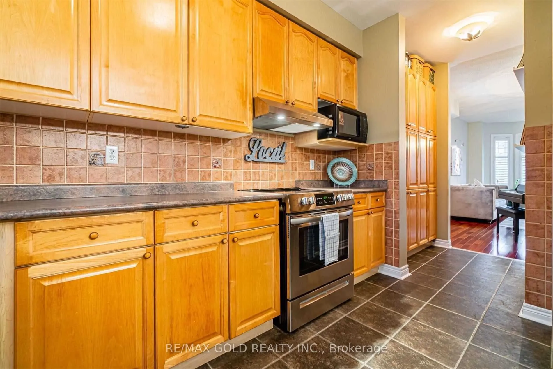 28 Hillson Court W