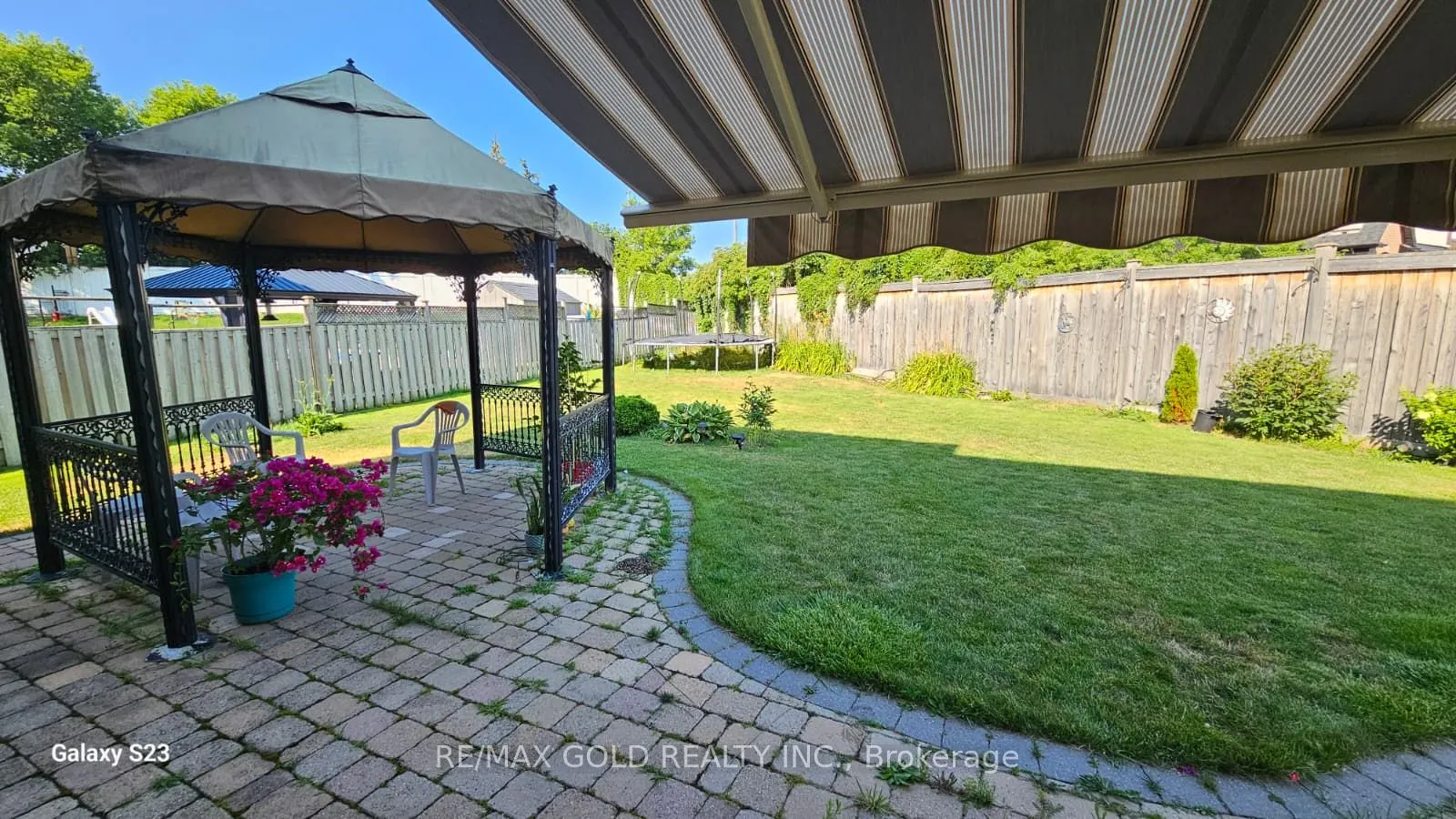 28 Hillson Court W