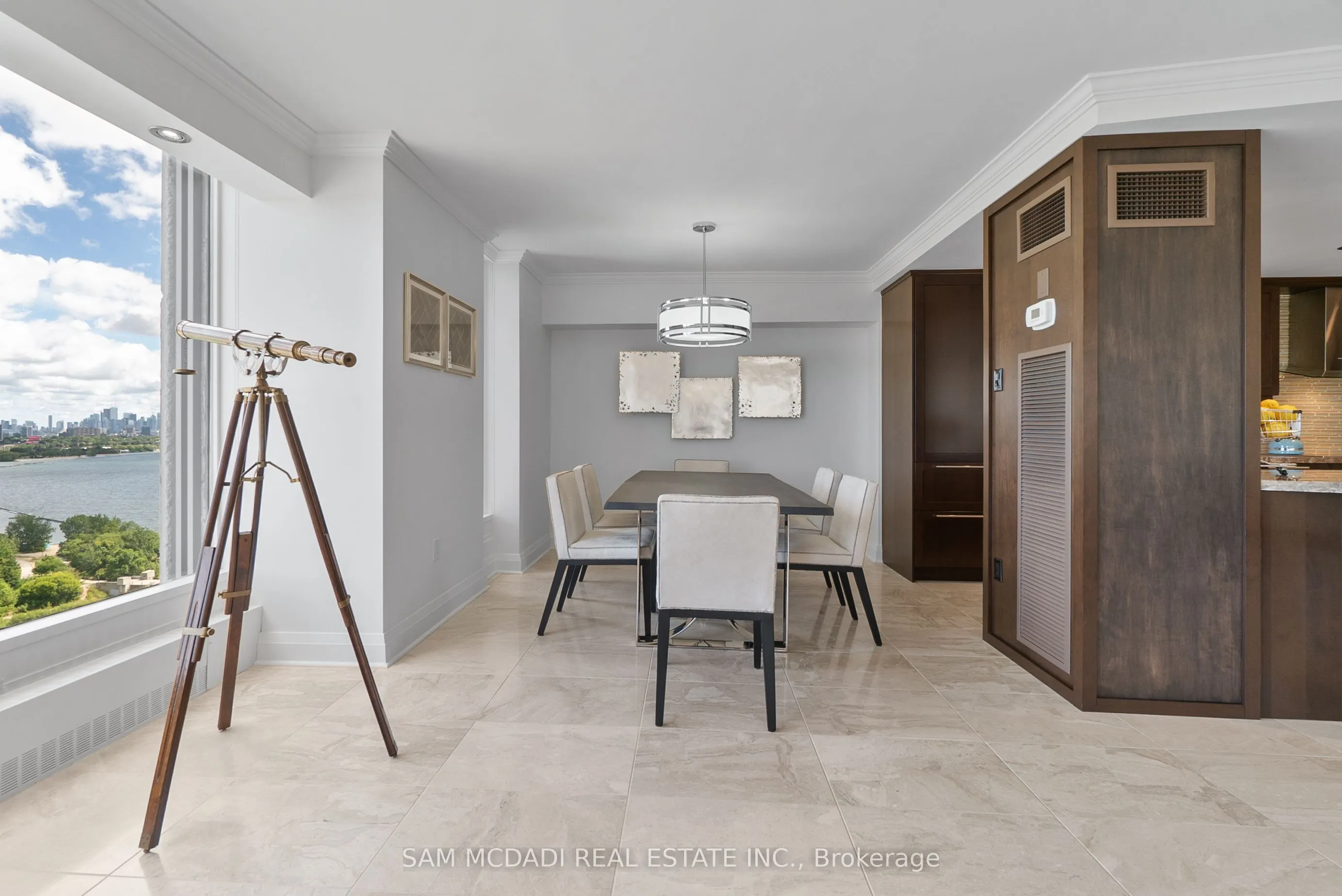 2045 Lakeshore Boulevard W, #2212