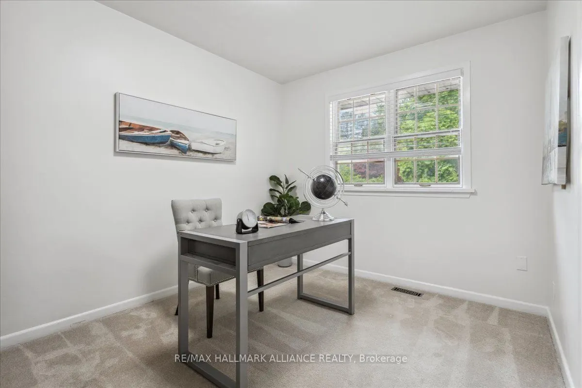 222 Alscot Crescent