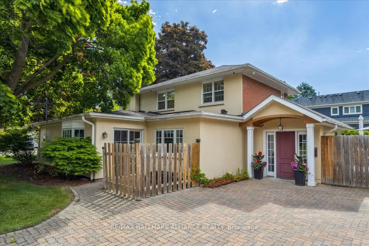 222 Alscot Crescent