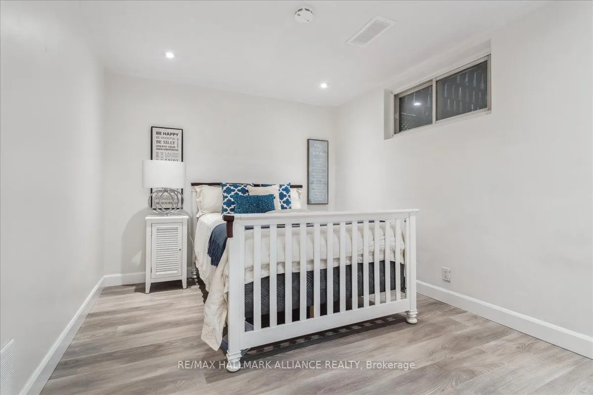 222 Alscot Crescent