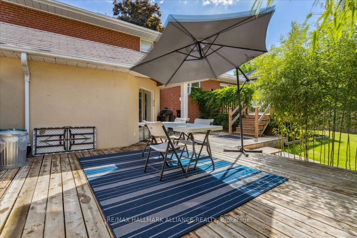 222 Alscot Crescent