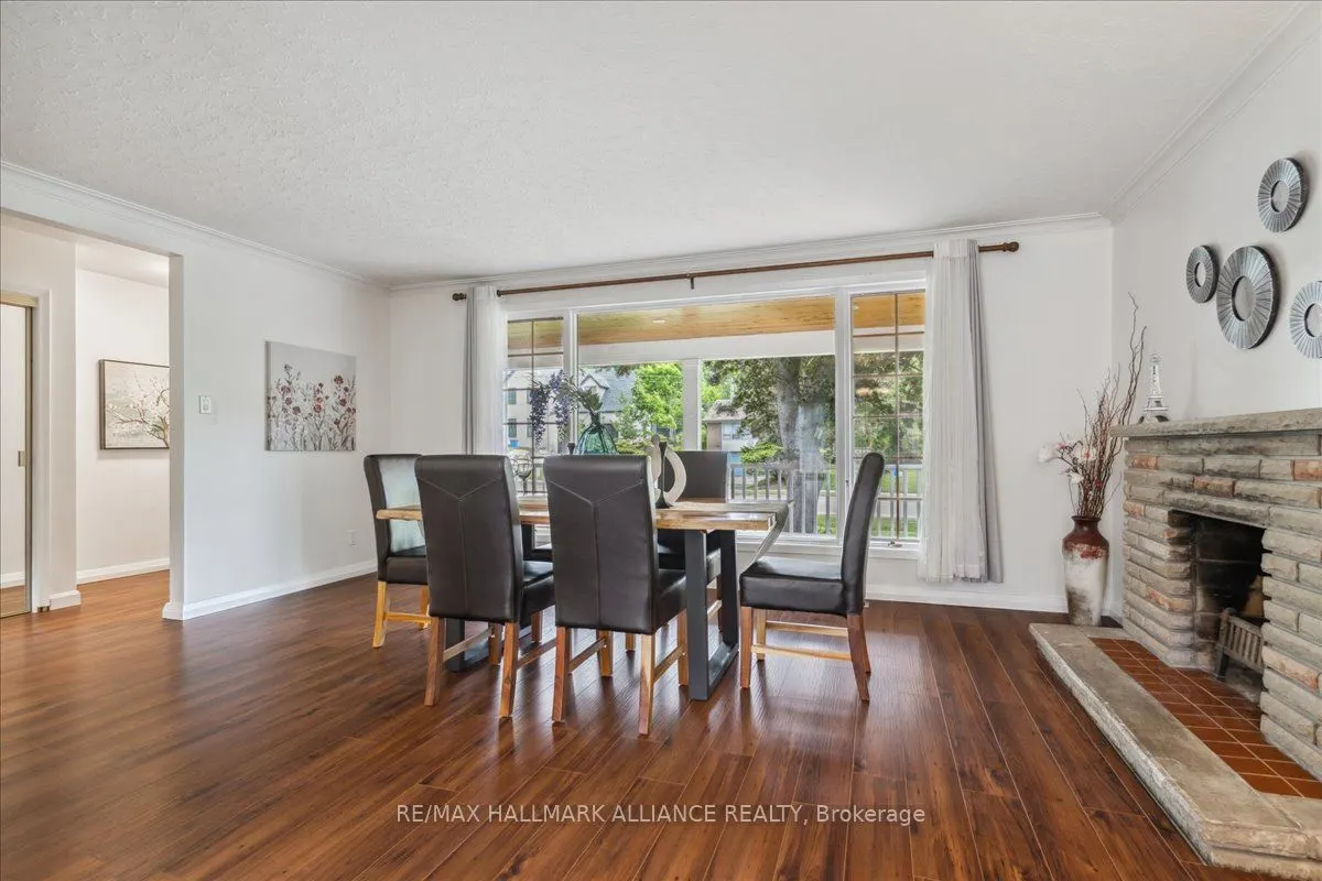 222 Alscot Crescent