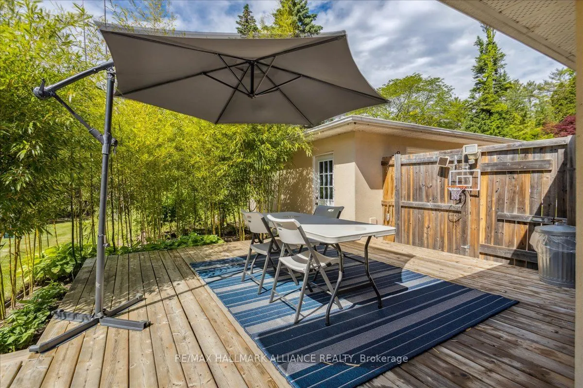 222 Alscot Crescent