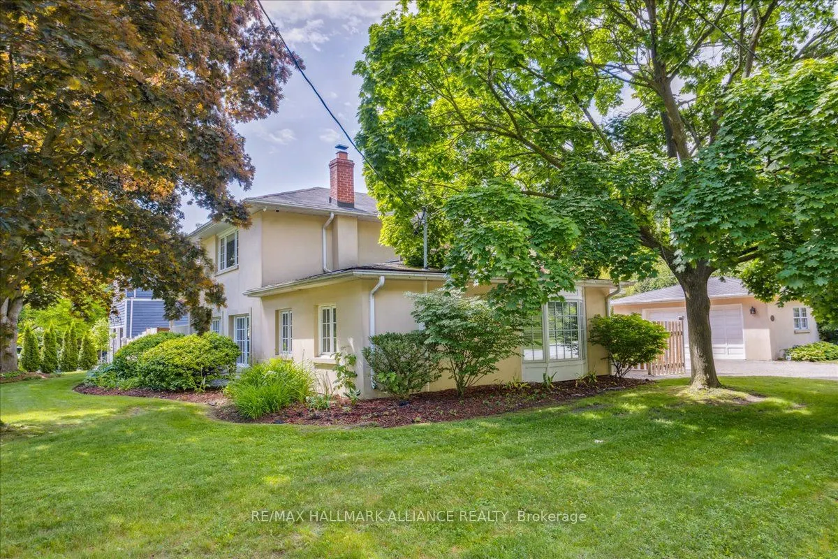 222 Alscot Crescent