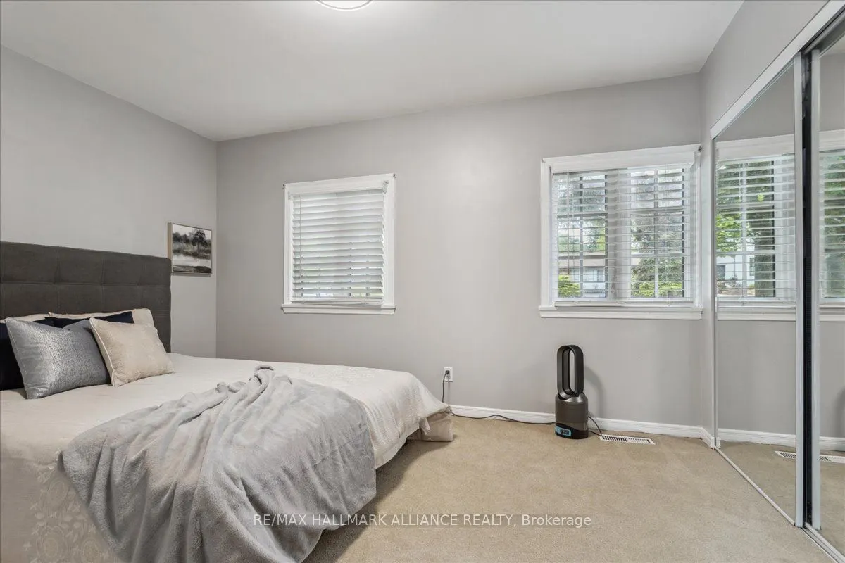 222 Alscot Crescent