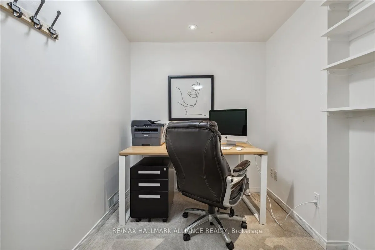 222 Alscot Crescent