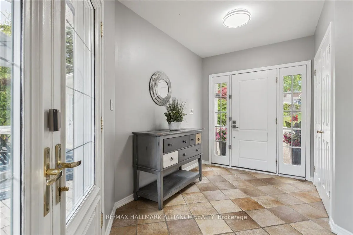 222 Alscot Crescent