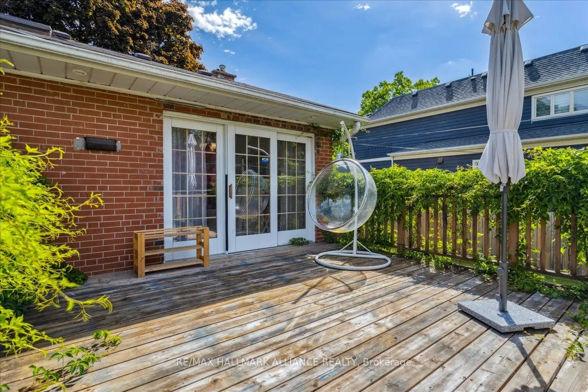 222 Alscot Crescent