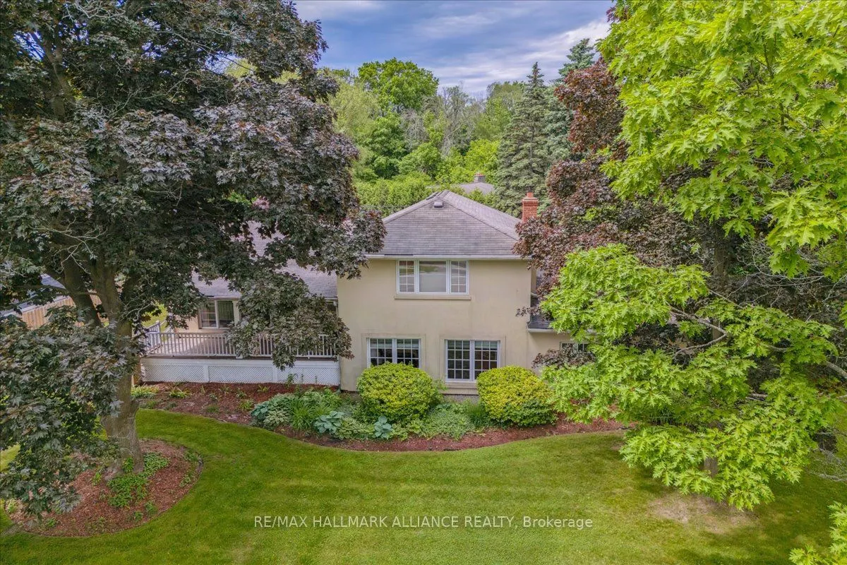 222 Alscot Crescent