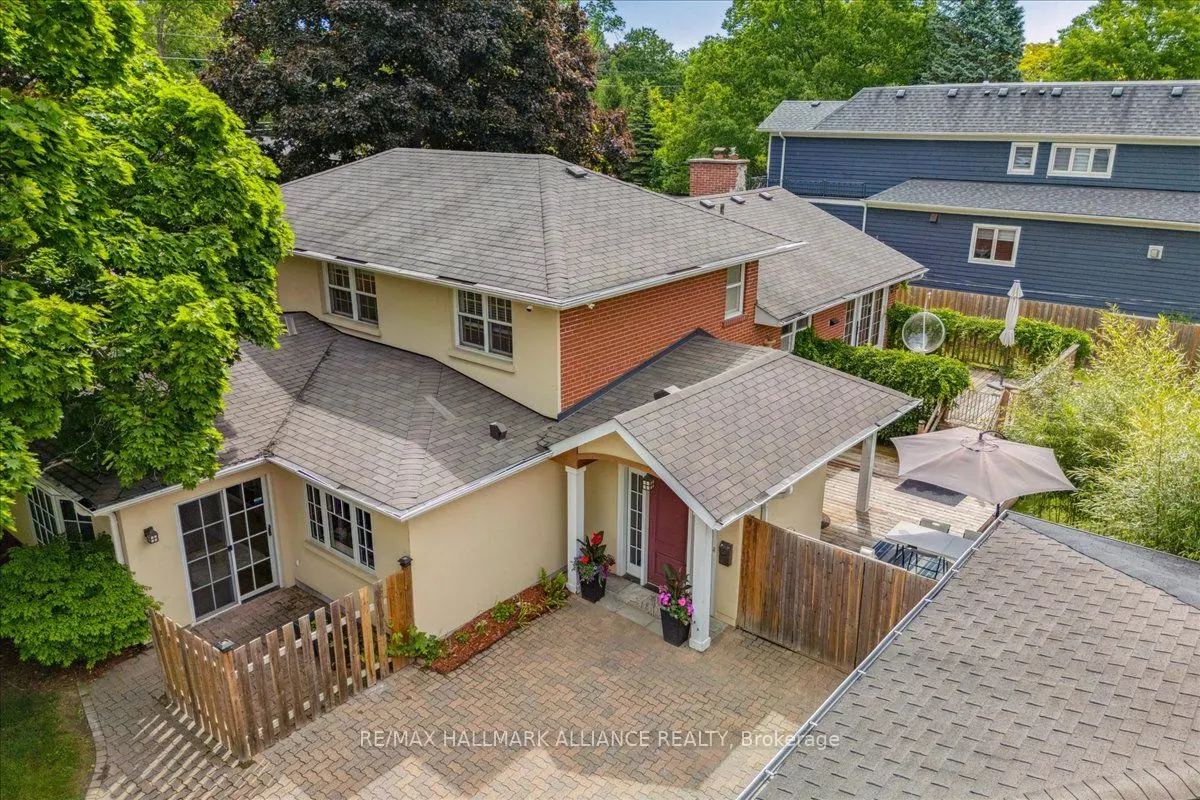 222 Alscot Crescent