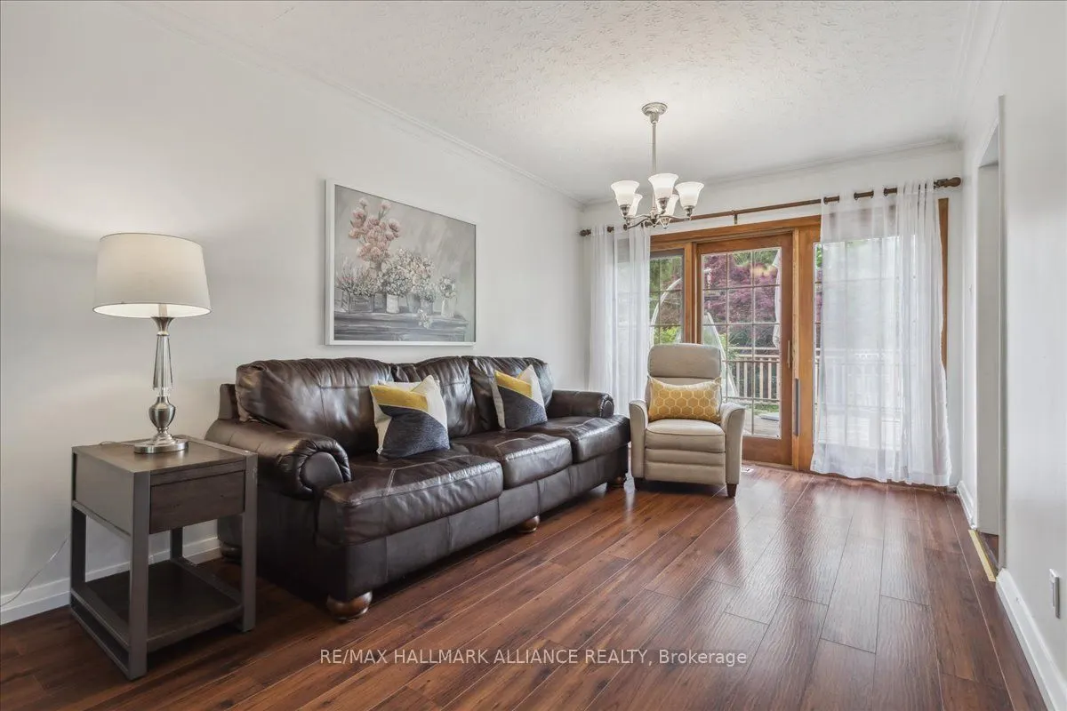 222 Alscot Crescent