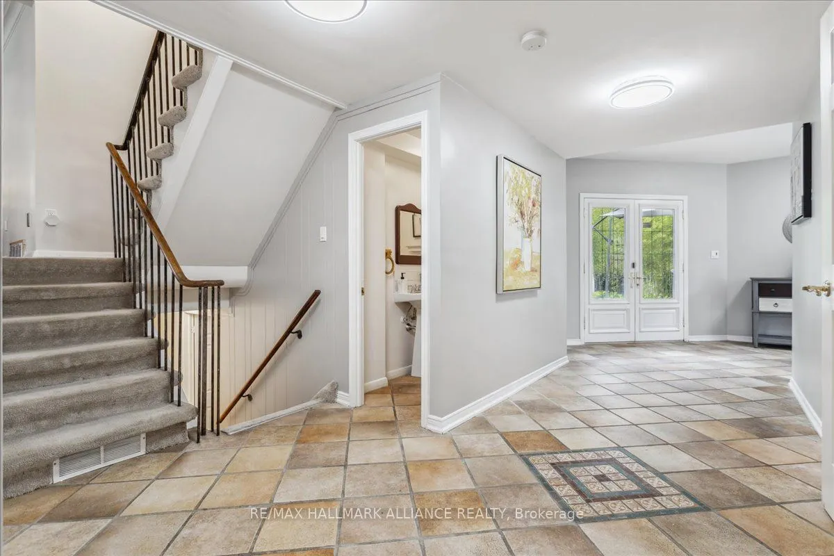 222 Alscot Crescent