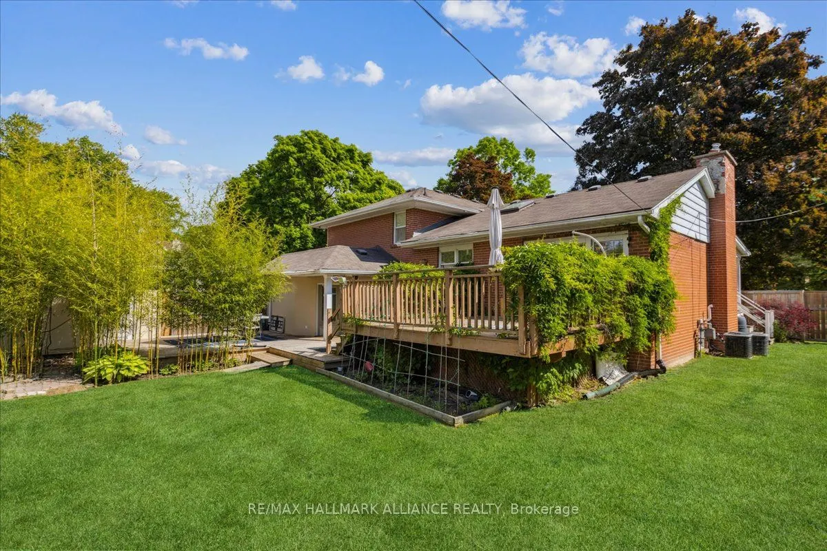222 Alscot Crescent