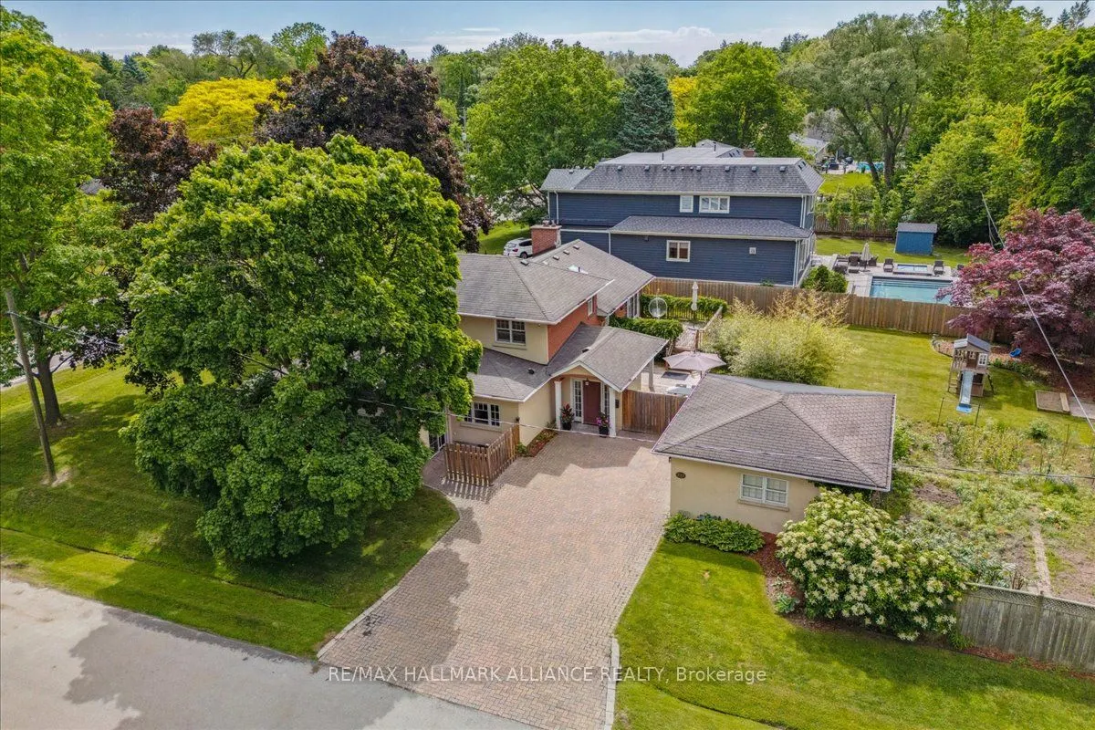 222 Alscot Crescent