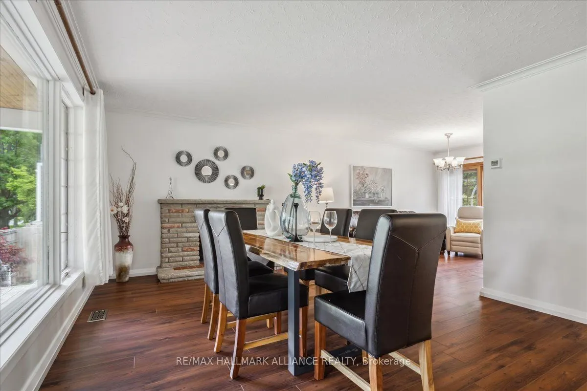 222 Alscot Crescent