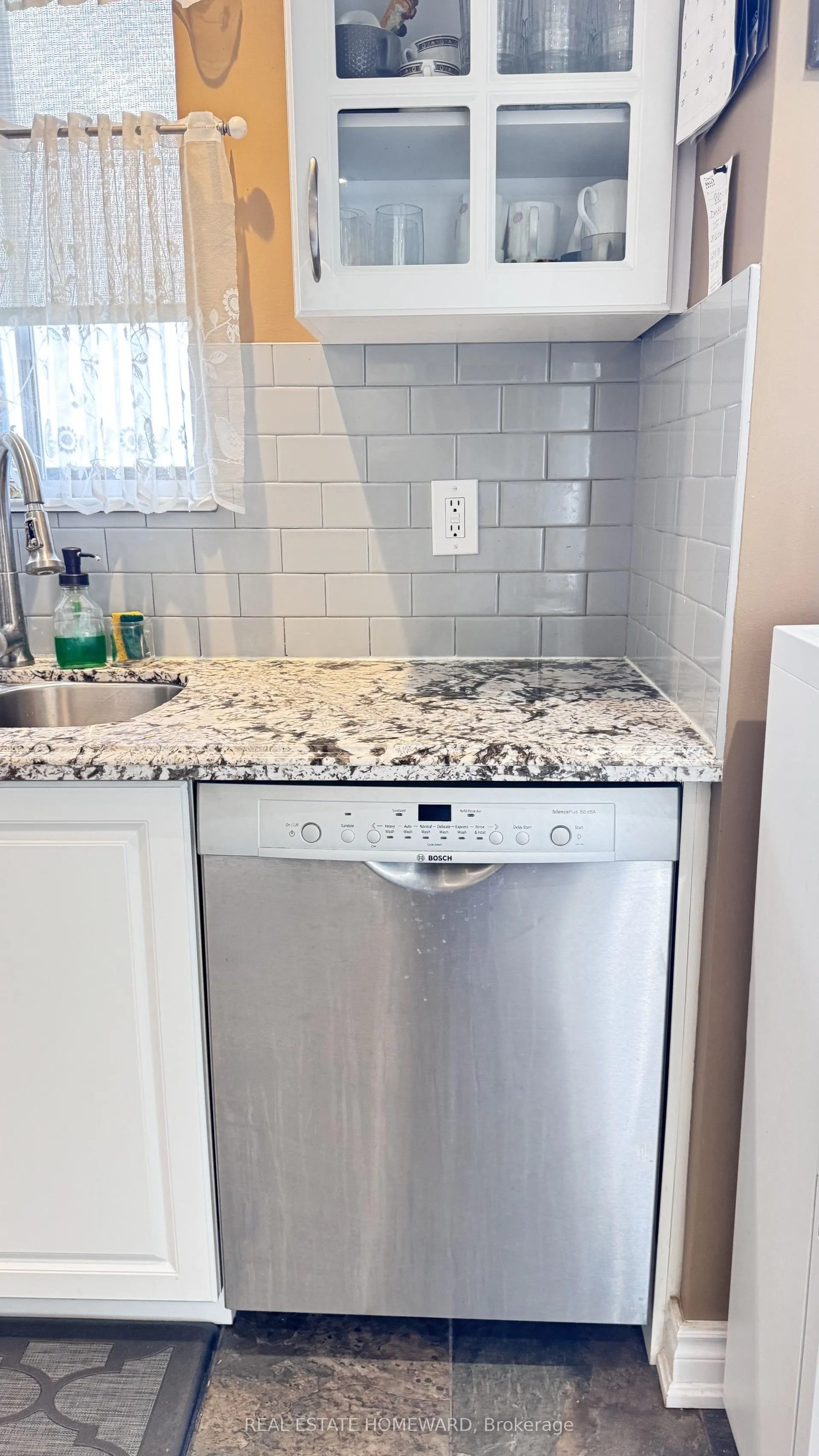 880 Dundas Street W, #407