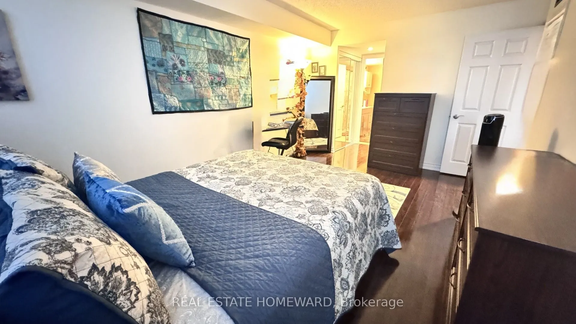 880 Dundas Street W, #407