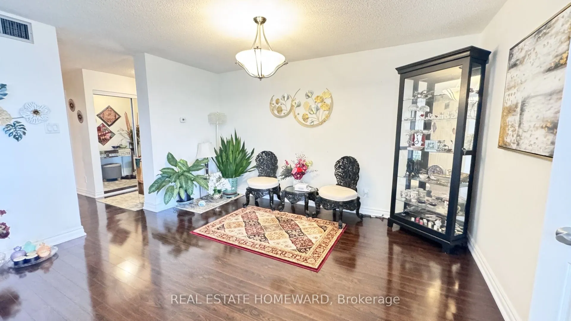 880 Dundas Street W, #407