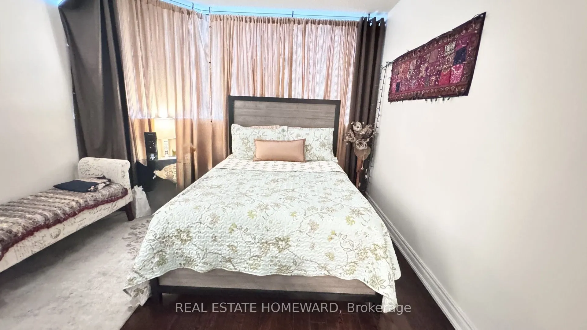 880 Dundas Street W, #407