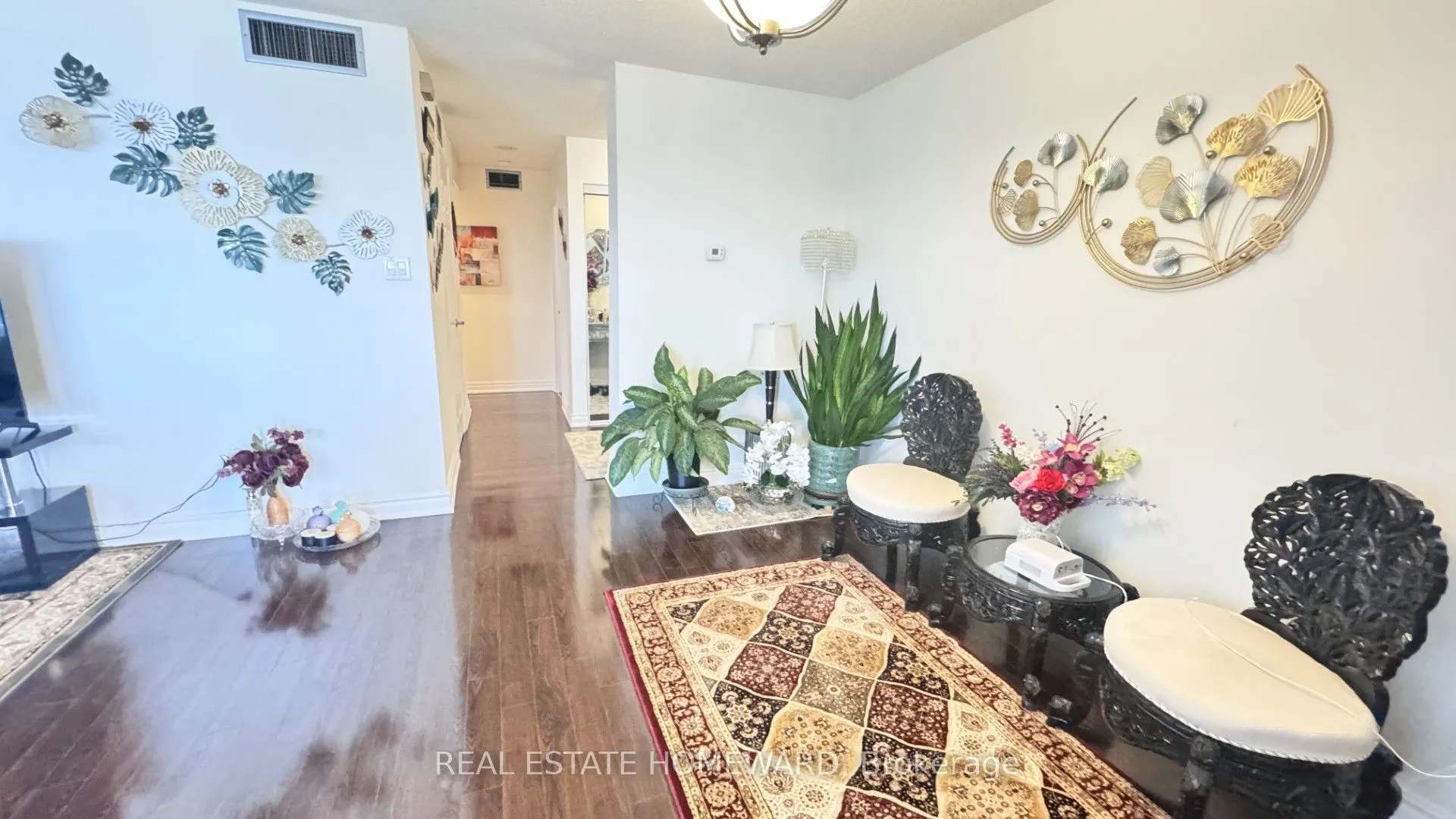 880 Dundas Street W, #407