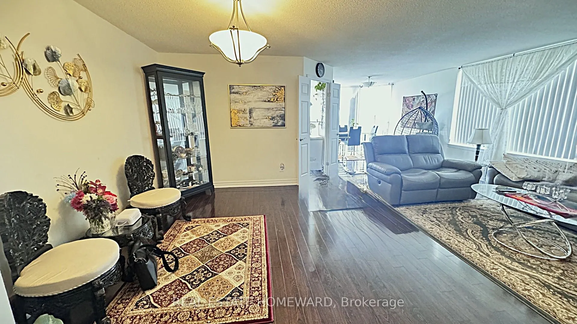 880 Dundas Street W, #407