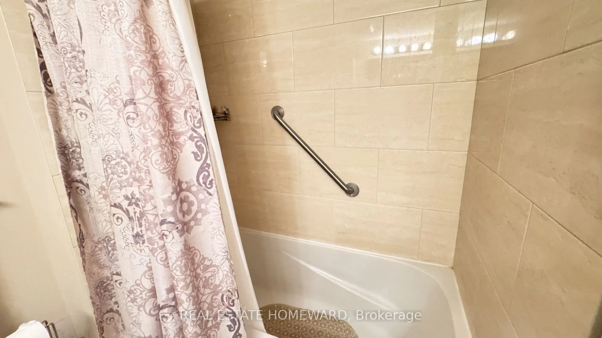 880 Dundas Street W, #407