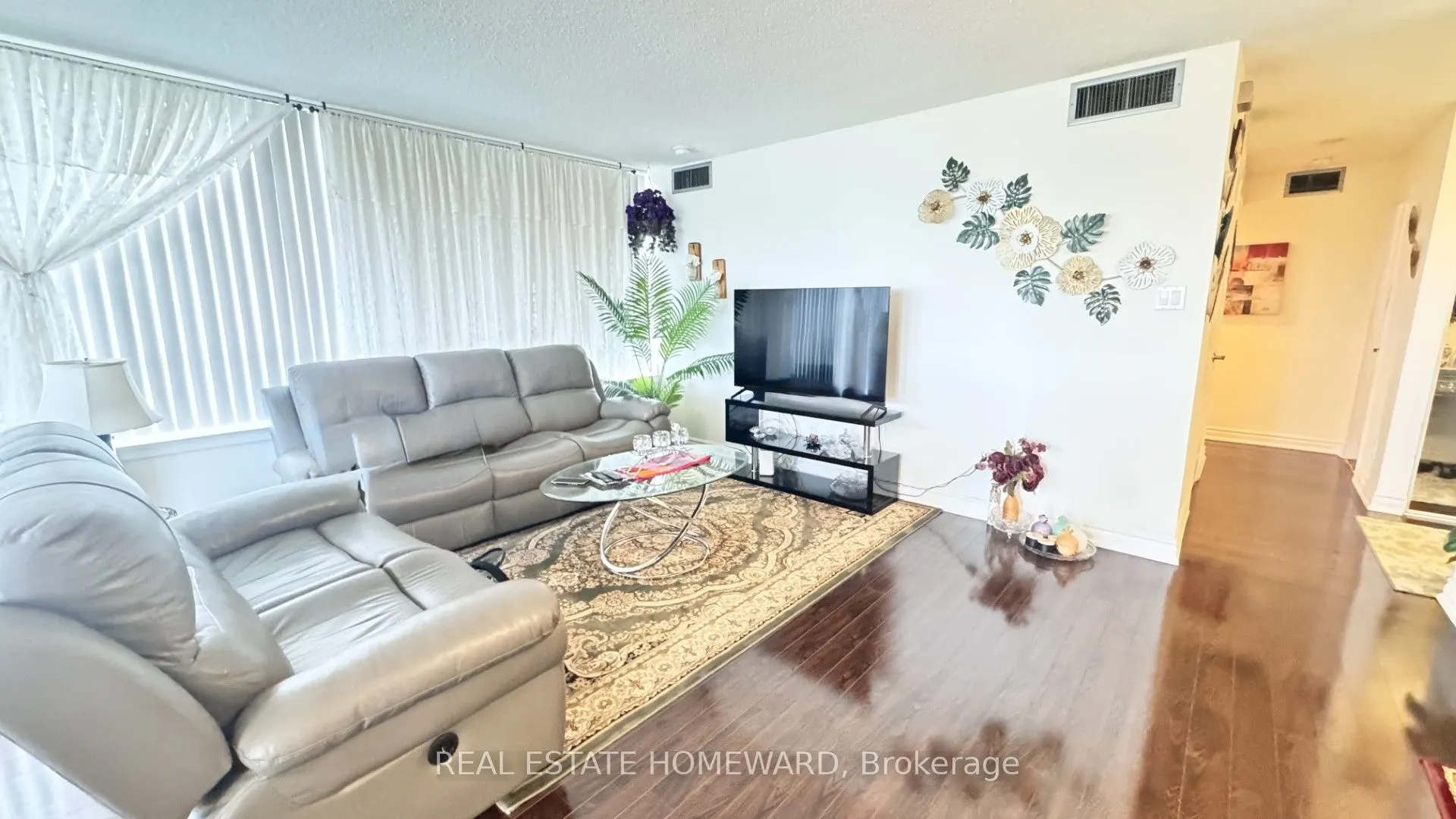 880 Dundas Street W, #407