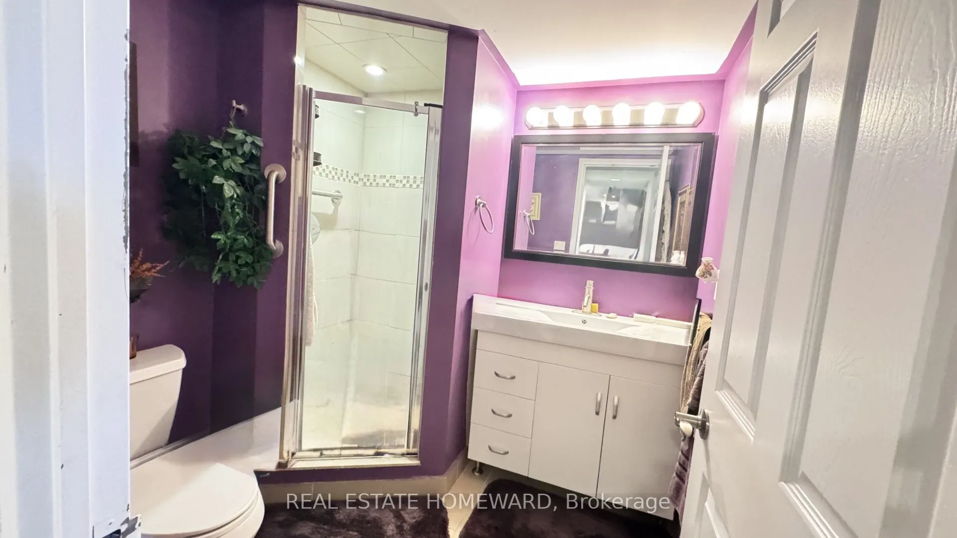 880 Dundas Street W, #407