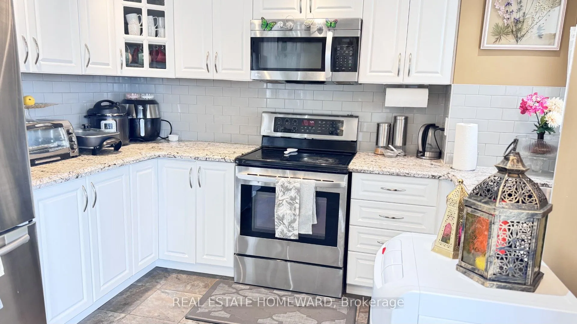 880 Dundas Street W, #407