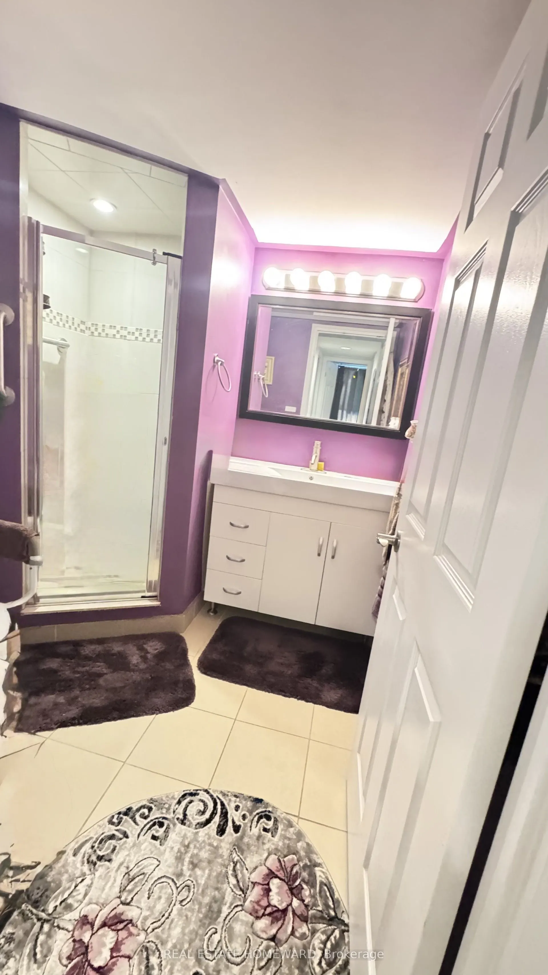 880 Dundas Street W, #407