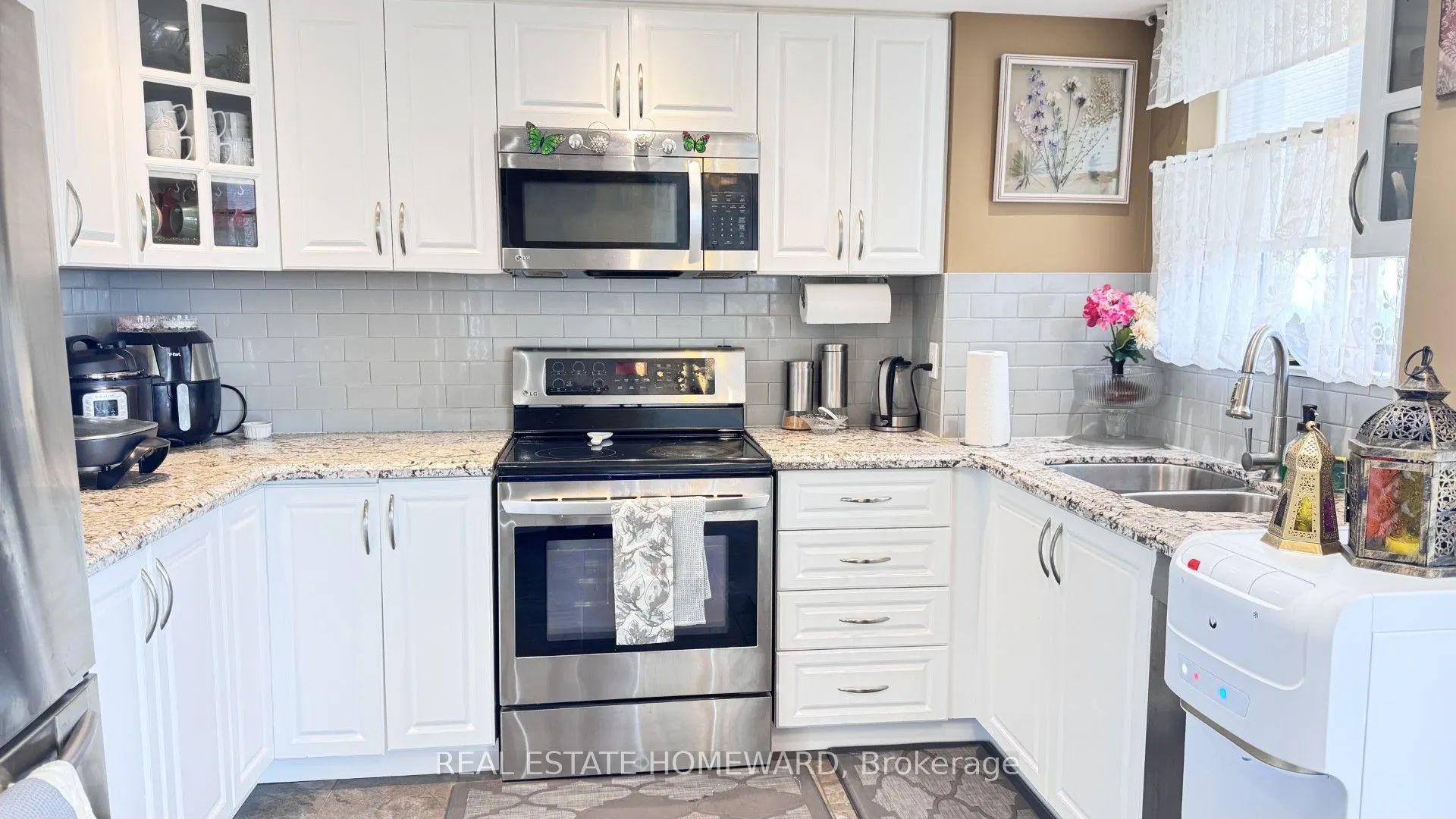 880 Dundas Street W, #407