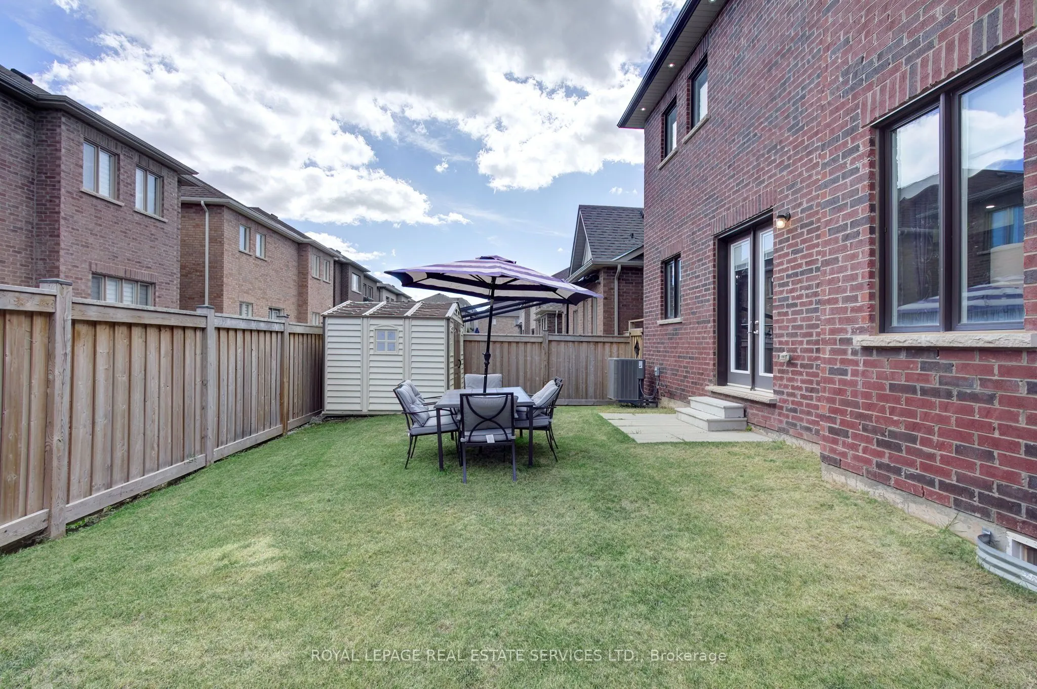 48 Viva Gardens