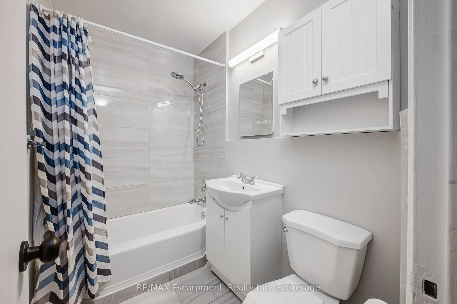 2052 Courtland Drive, #202