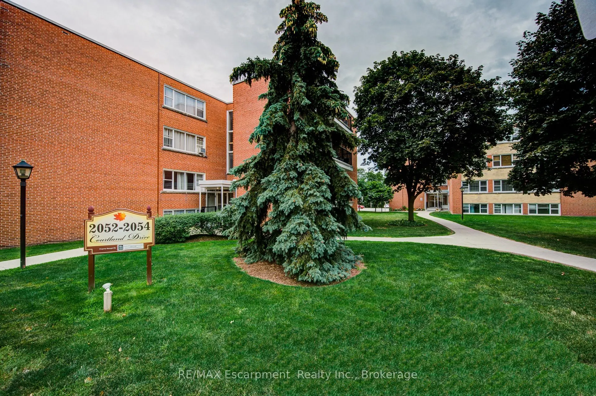 2052 Courtland Drive, #202