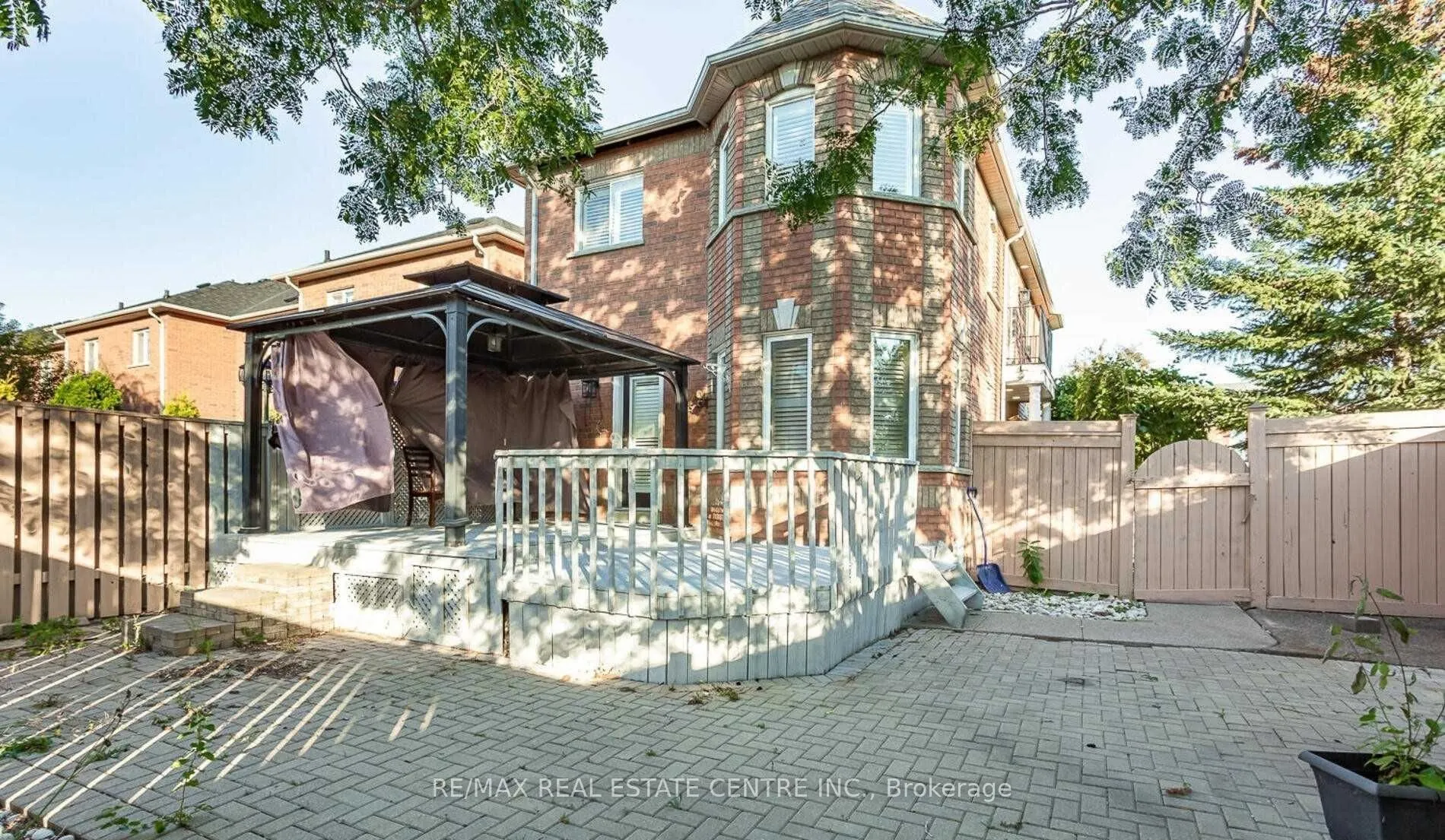 3910 Coachman Circle